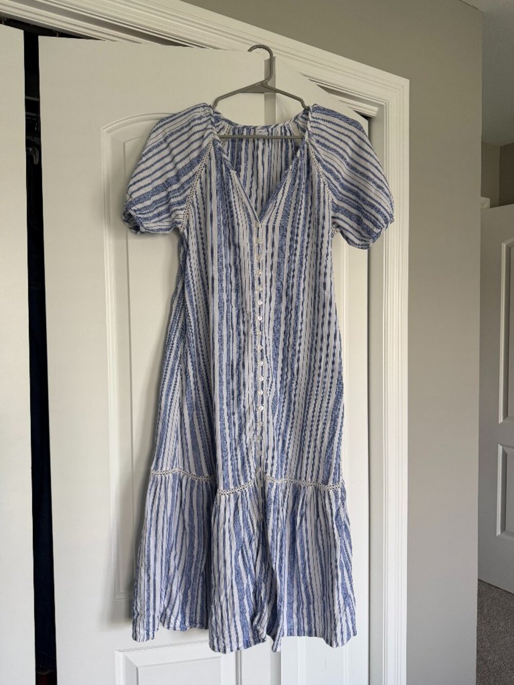 EUC Old Navy Striped Puff Sleeve Midi Swing Dress size XS Blue/white